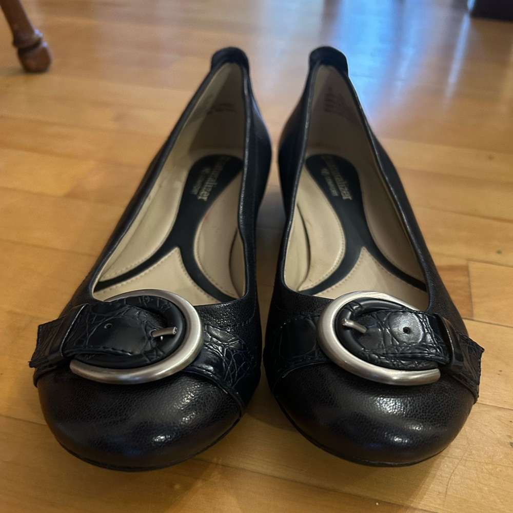 Naturalizer Leather Navy Flats with Silver Buckle Size 7
